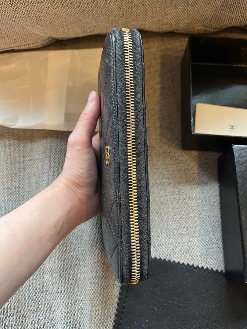 CHANEL キャビアスキン　ラウンドファスナー　ブラック キルティング 長財布