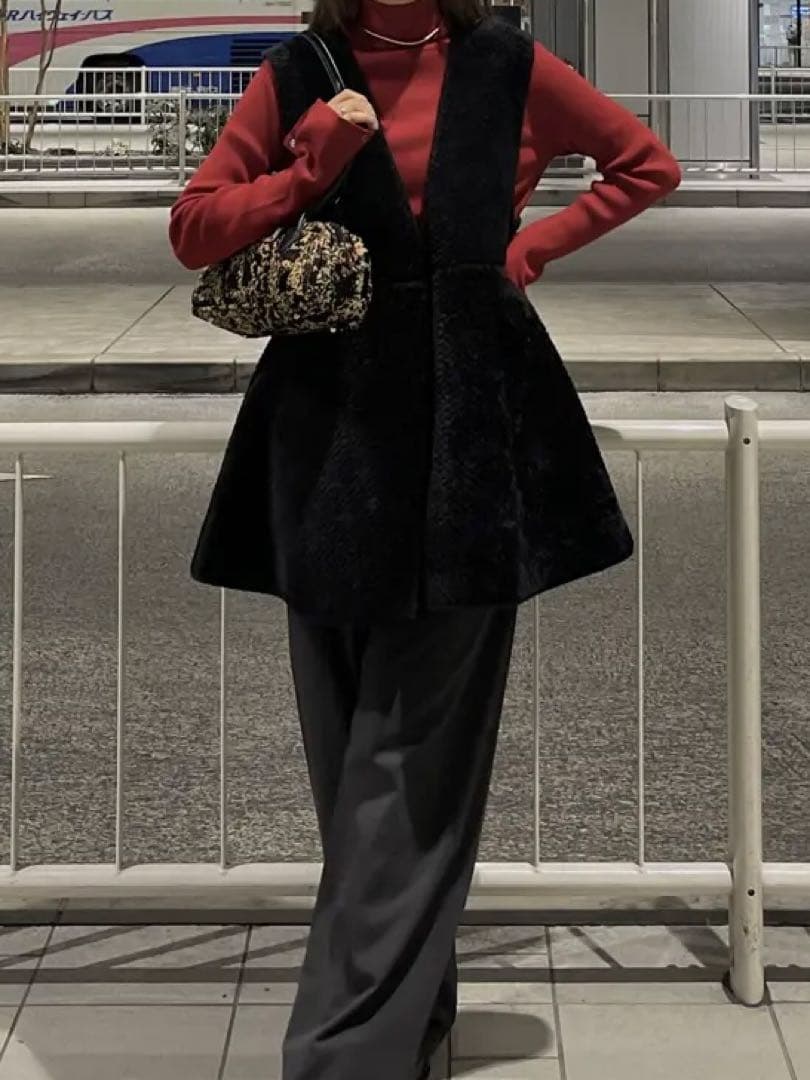 トップス BOA V NECK REVERSIBLE PEPLUM VEST