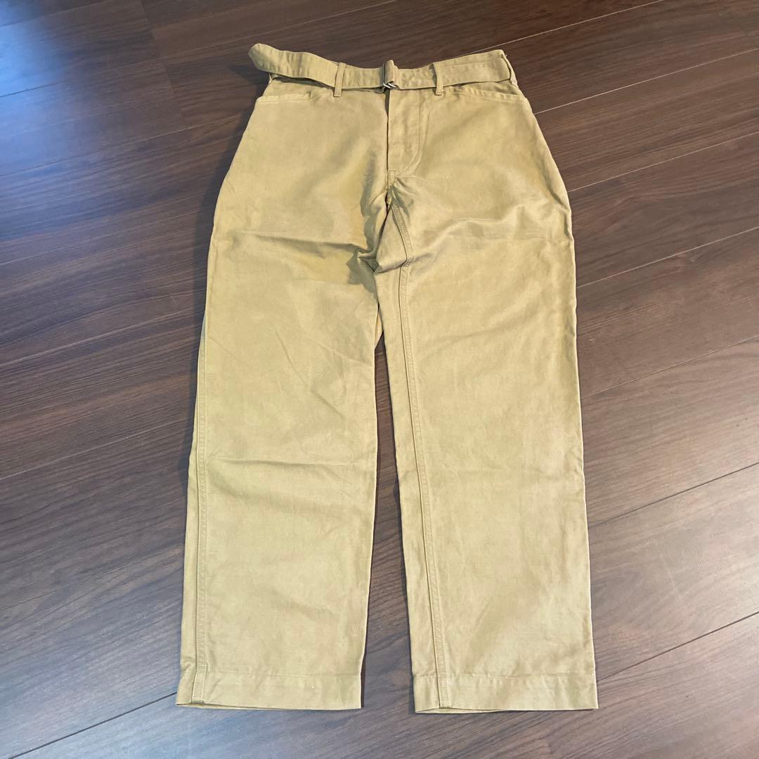 COMOLI ベージュ チノパン ベルト付き 前開き