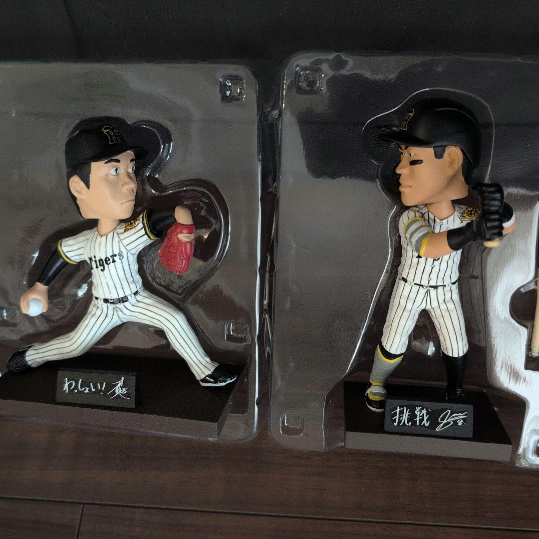 阪神タイガース　ボブルヘッド人形　佐藤輝明、才木浩人　２体セット