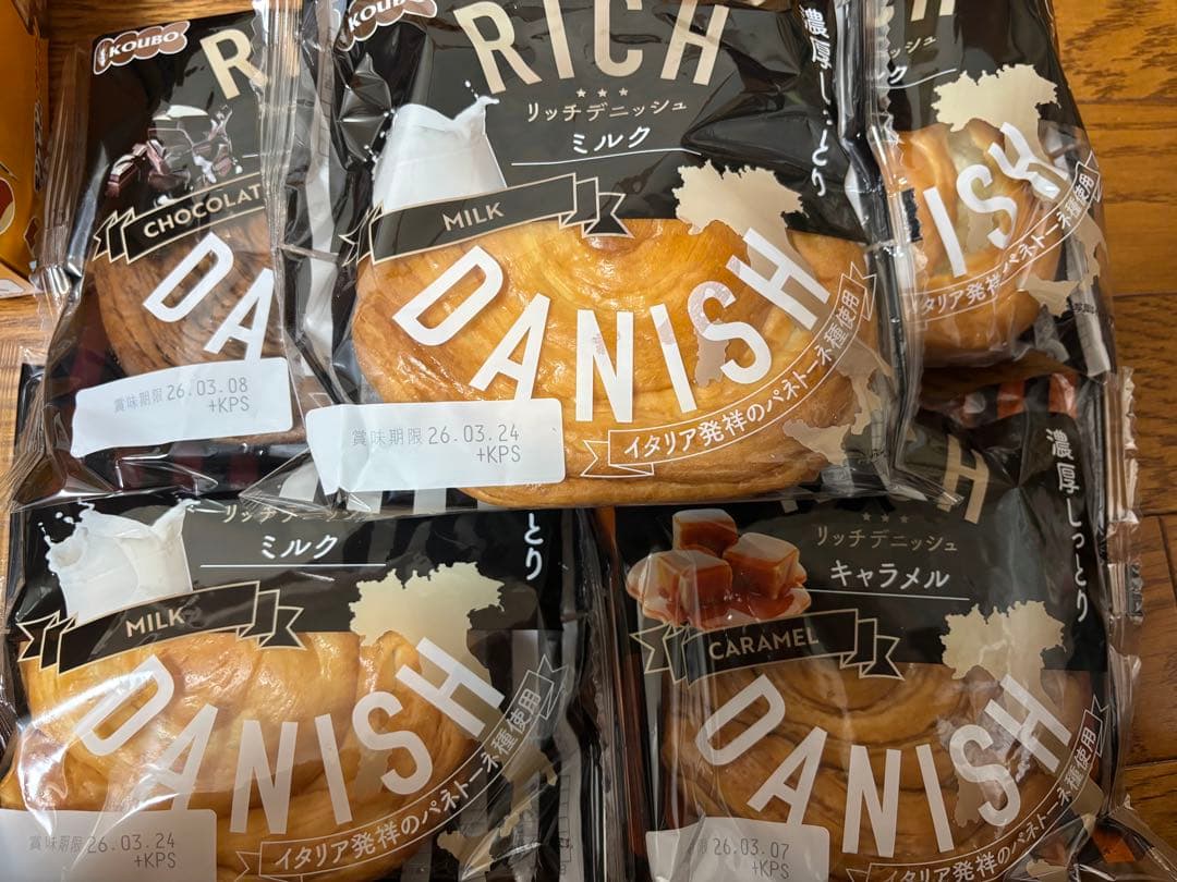 ブラックサンダー、たまごパン、コロロ、Jagabee、デニッシュパン、マネケン