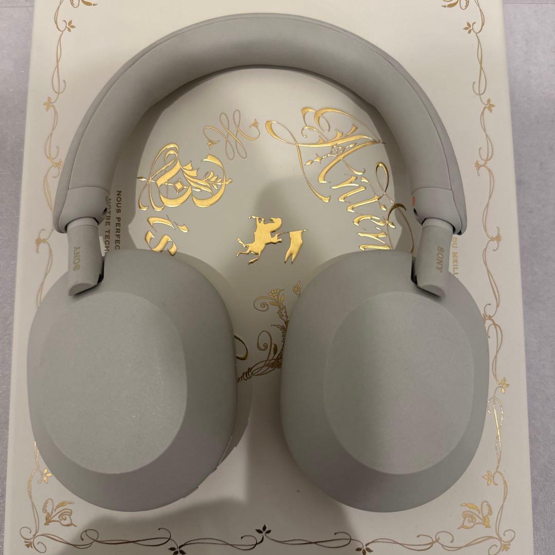 美品WH1000XM5ワイヤレスヘッドホン ホワイト 約250g 数回だけ使った