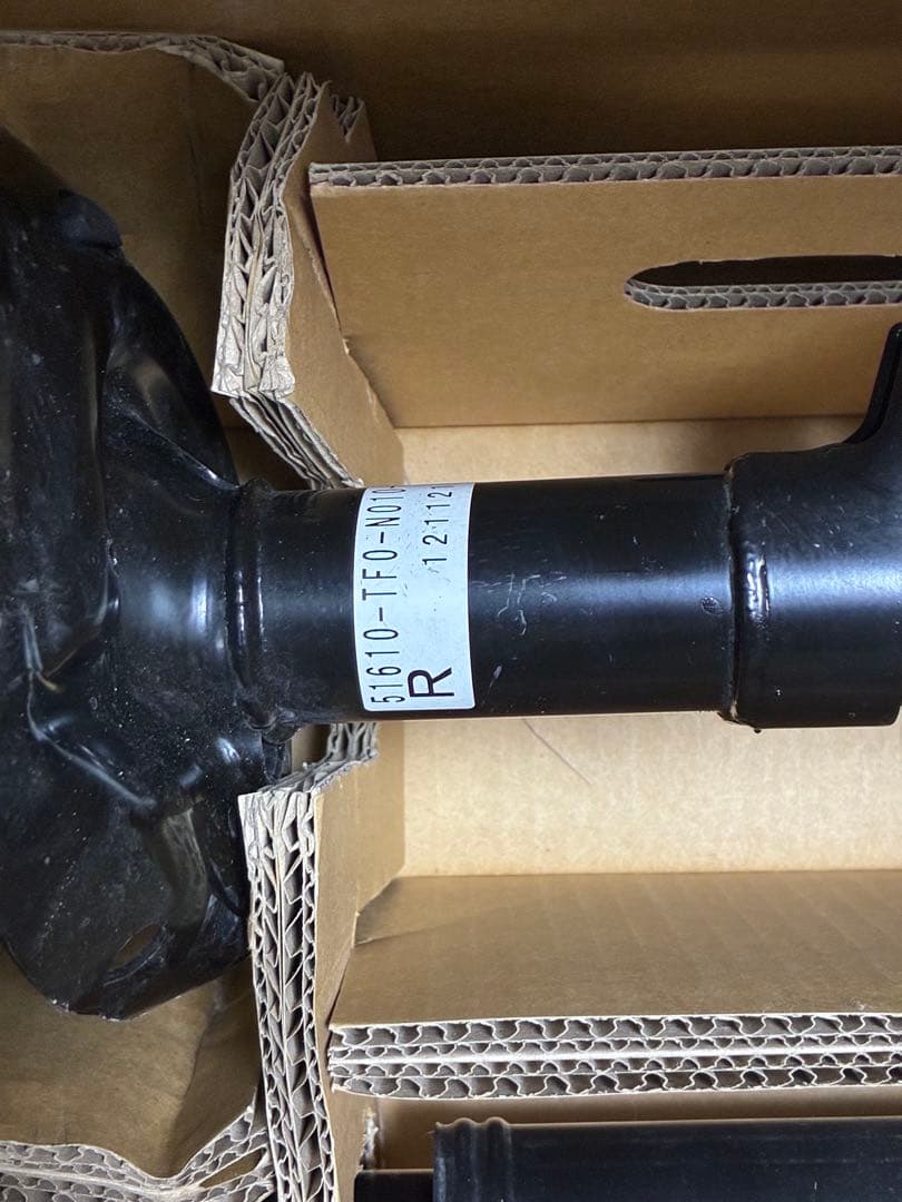 フィット ge8 純正ショック　年式2011年3月