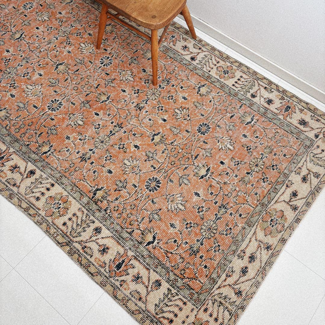 トルコ　ヴィンテージラグ　オレンジ　フローラル