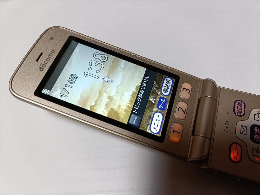 ☆ docomo らくらくホン F-02J ゴールド