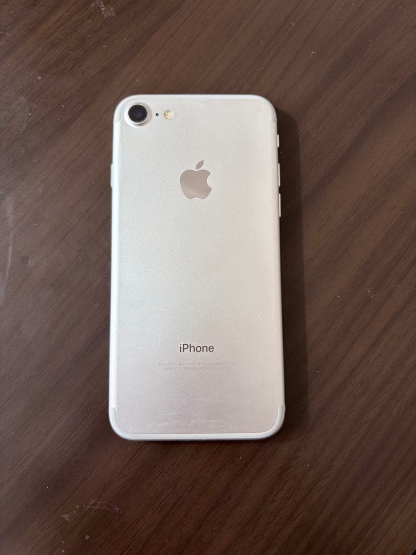 【美品]】Apple iPhone 7 シルバー 128GB