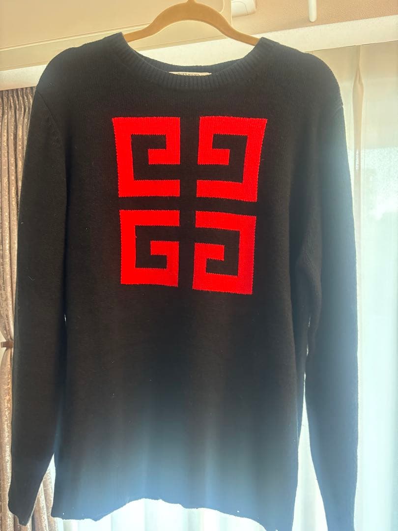 Givenchy ニットセーター 黒・赤