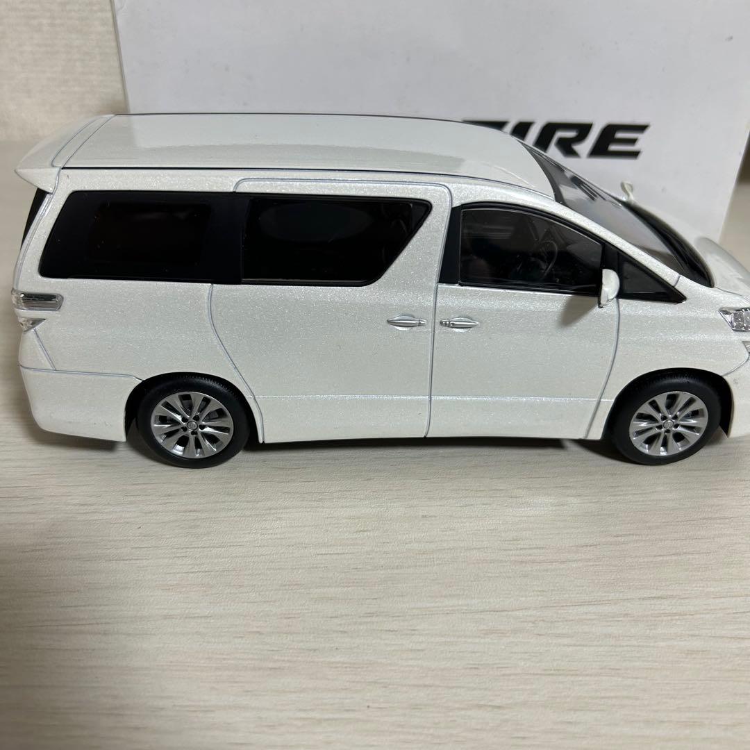 トヨタ　ヴェルファイア　カラーサンプル　ホワイトパールクリスタルシャイン