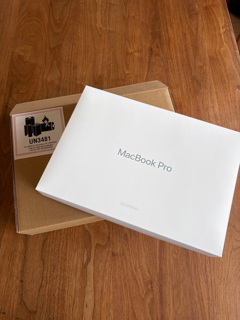 MacBookPro 2018 メモリ16GB ストレージ256GB