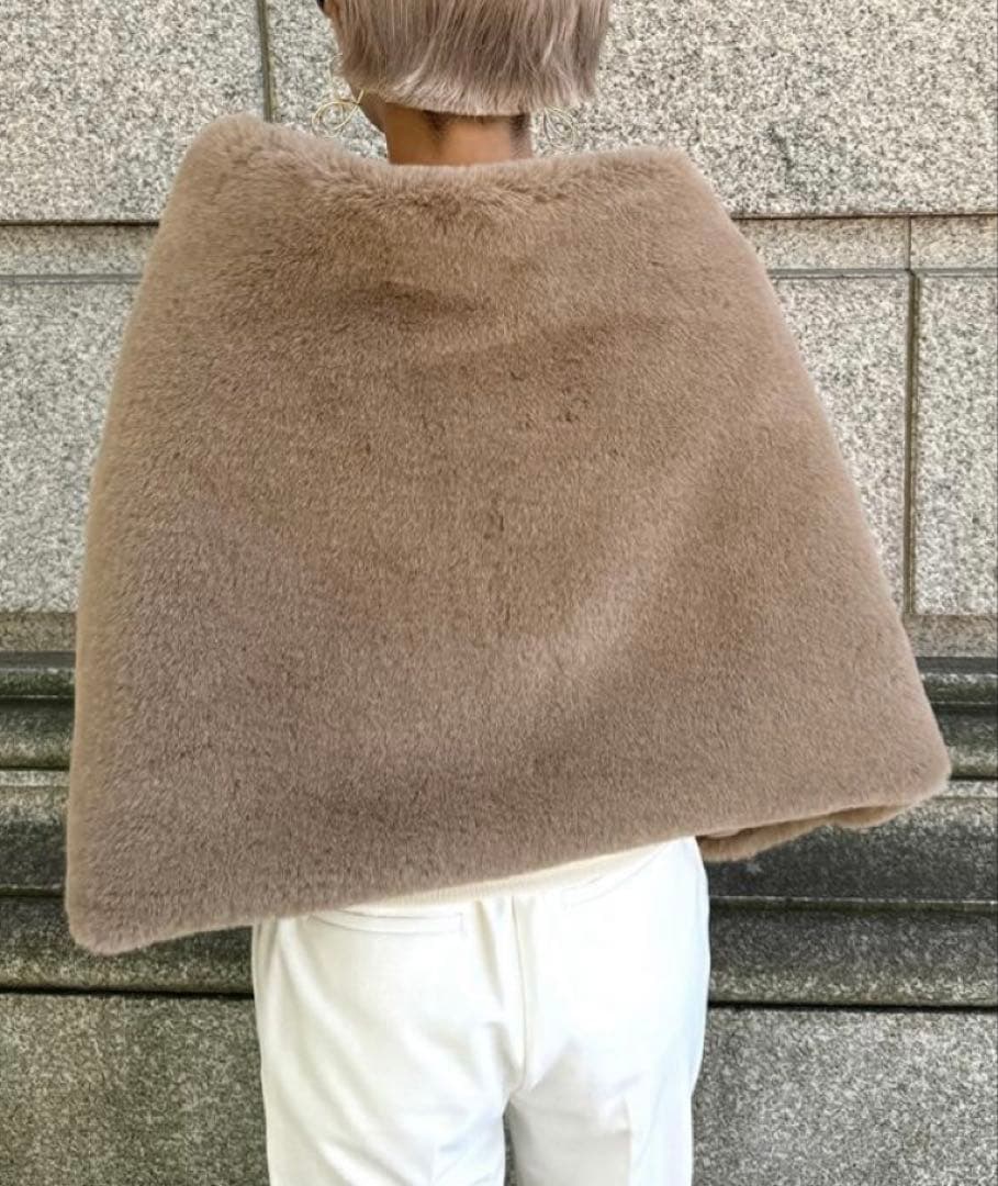 新品未使用タグ付JENNE リッチボリュームファーケープ