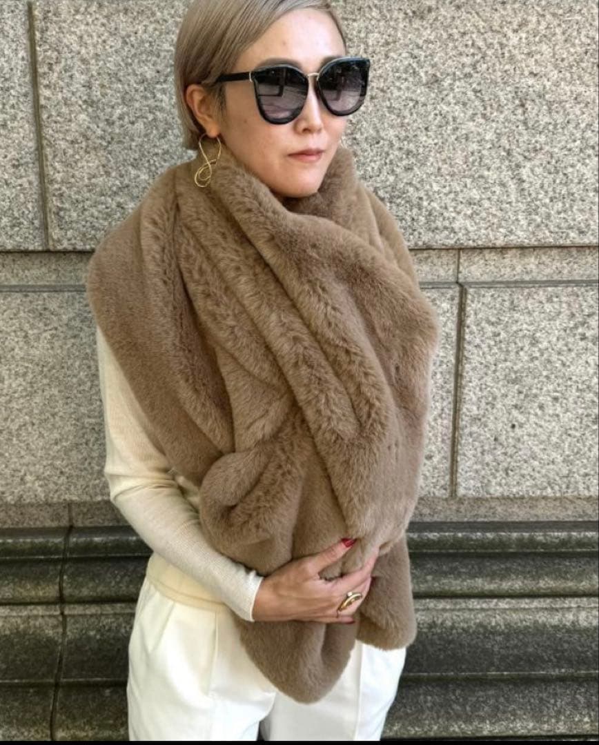 新品未使用タグ付JENNE リッチボリュームファーケープ