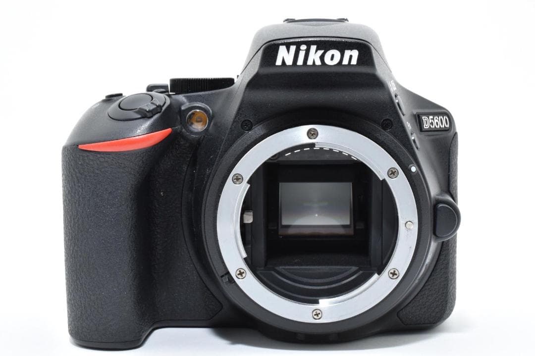 美品 ニコン NIKON D5600 ダブルズームキット デジタル一眼レフカメラ