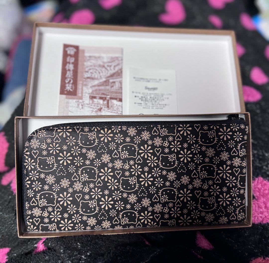 印傳屋ハローキティ長財布