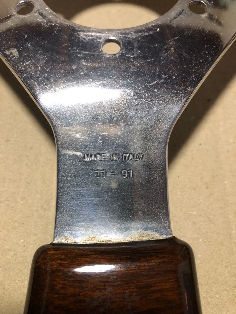 momo ウッドステアリング　中古品