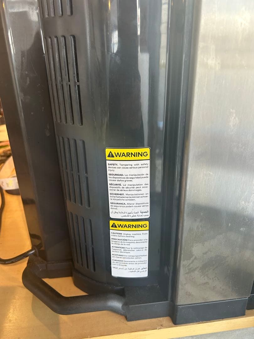 Zümex 自動オレンジ絞り機