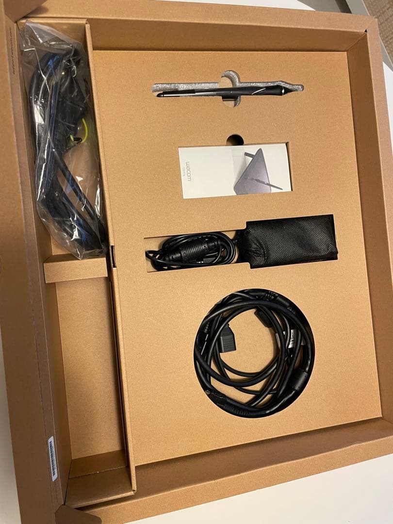 Wacom Cintiq 16 液晶ペンタブレット 本体 純正スタンド付き