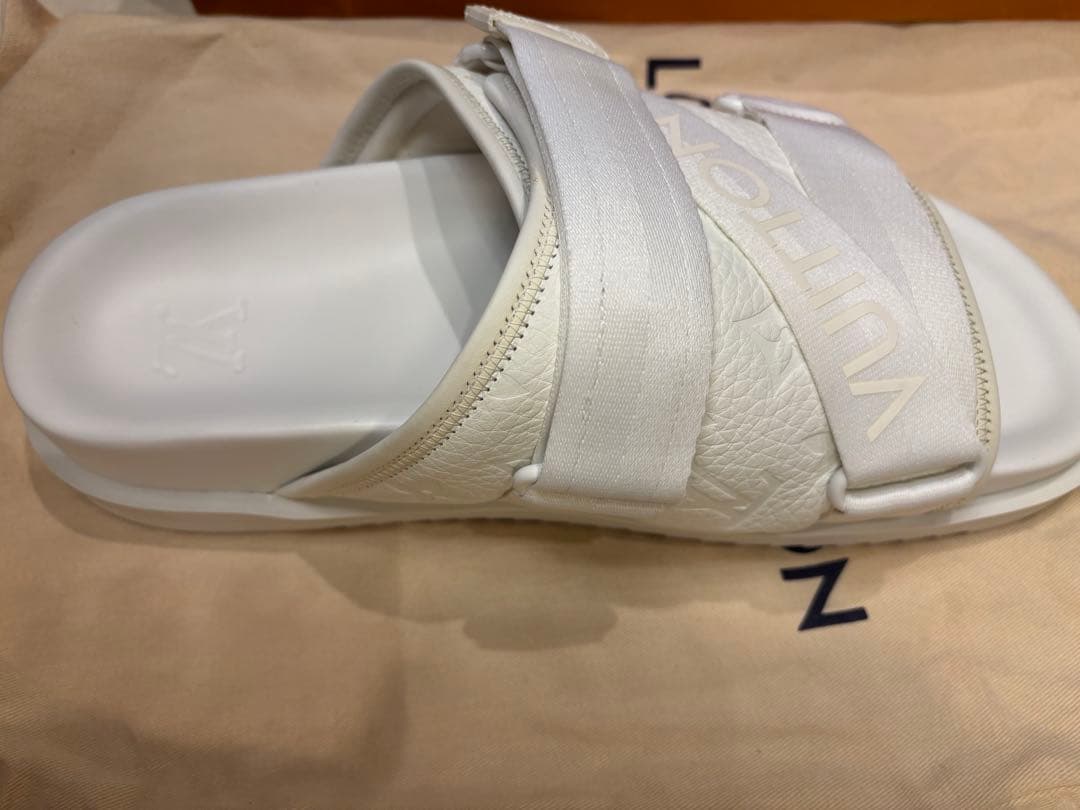 LOUIS VUITTON ホワイト スライドサンダル
