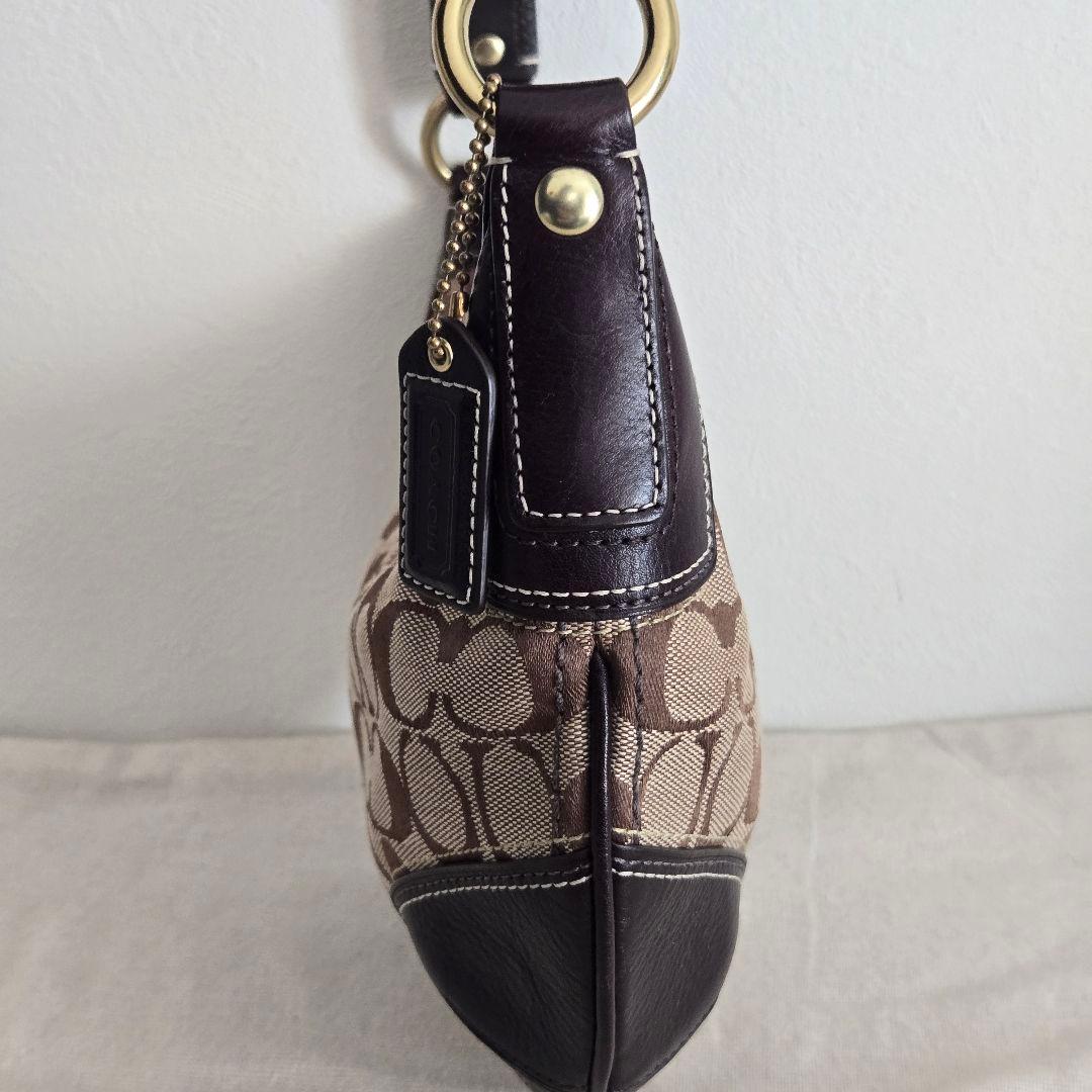 COACHワンショルダーバッグ COACHシグネチャー　三日月型ショルダー