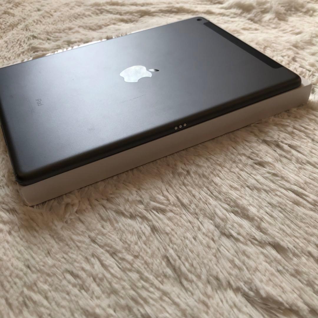 【1台限定価格】iPad 第8世代 32GB 【すぐ発送】【付属品】