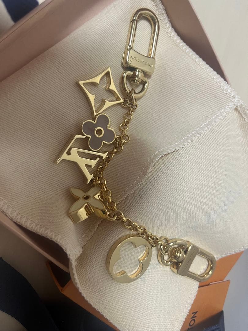 m*n様 新品未使用　Louis Vuitton ゴールドロゴチャーム