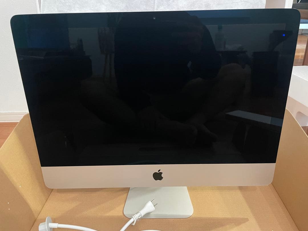 iMac 2019 21.5インチ　4Kディスプレイ