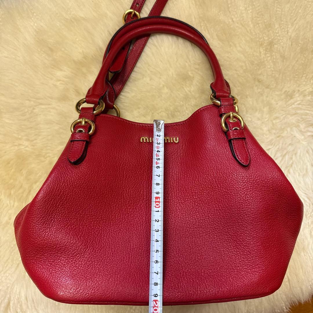 Miu Miu 赤 レザー ショルダーバッグ