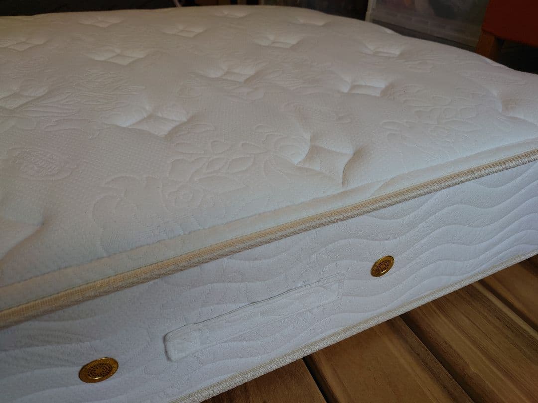 シモンズ ニューフィット プレミアム クイーン 6.5インチ 出品は5/16まで