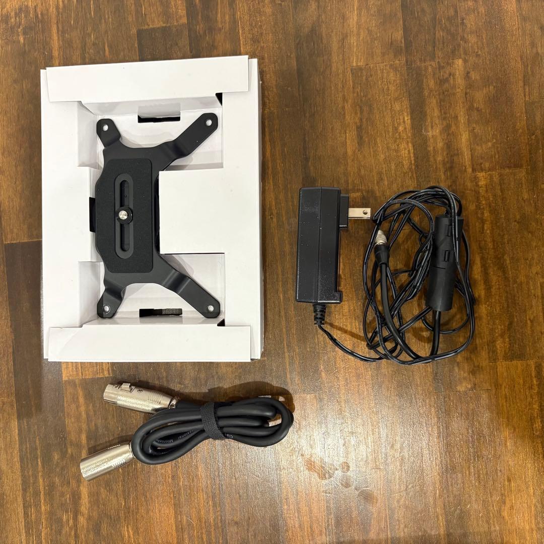 ZOOM F4（ズーム F4）　8トラック フィールドレコーダー