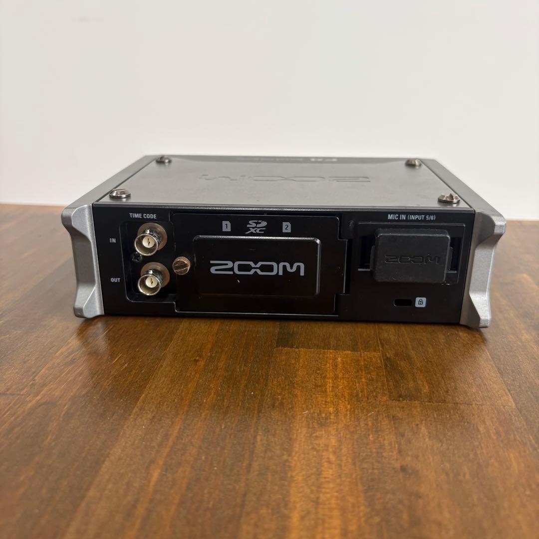 ZOOM F4（ズーム F4）　8トラック フィールドレコーダー