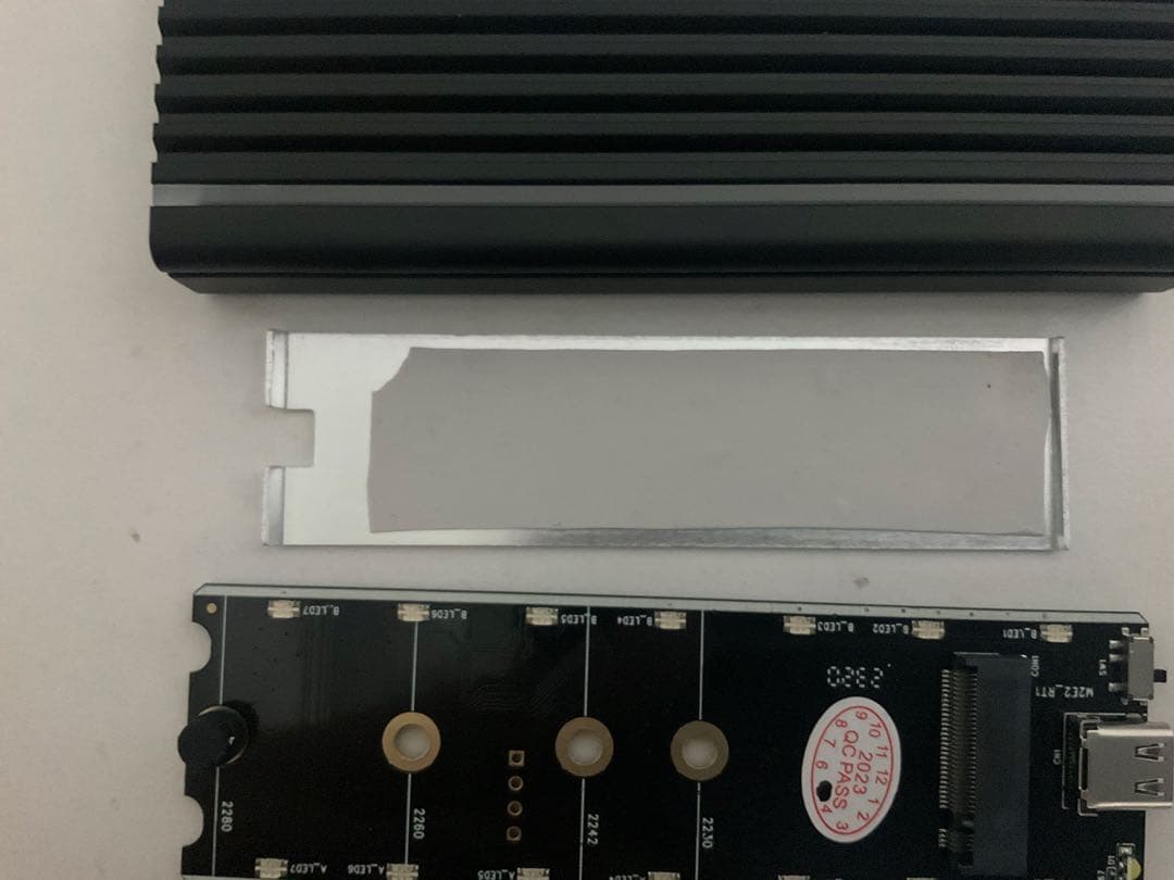 CENTURY製M.2 SSDケース(CAM2NSU32RGB)×2個