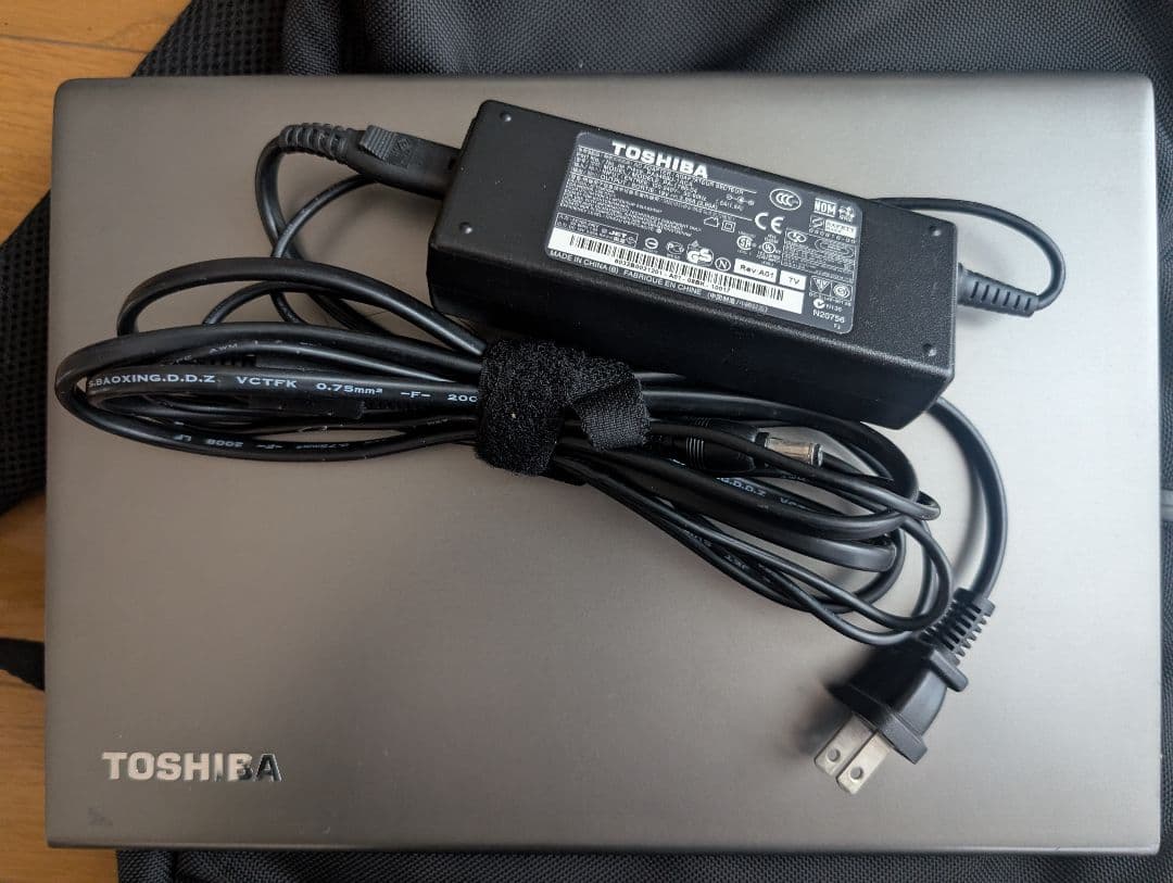 Toshiba 東芝 r63/p WindowsノートPC ACアダプター付き
