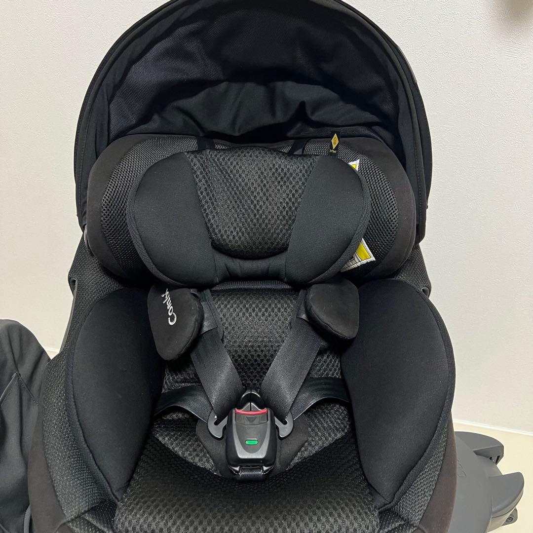 ミラー＆スマホホルダー付Combi チャイルドシート 黒　ザエス　the s