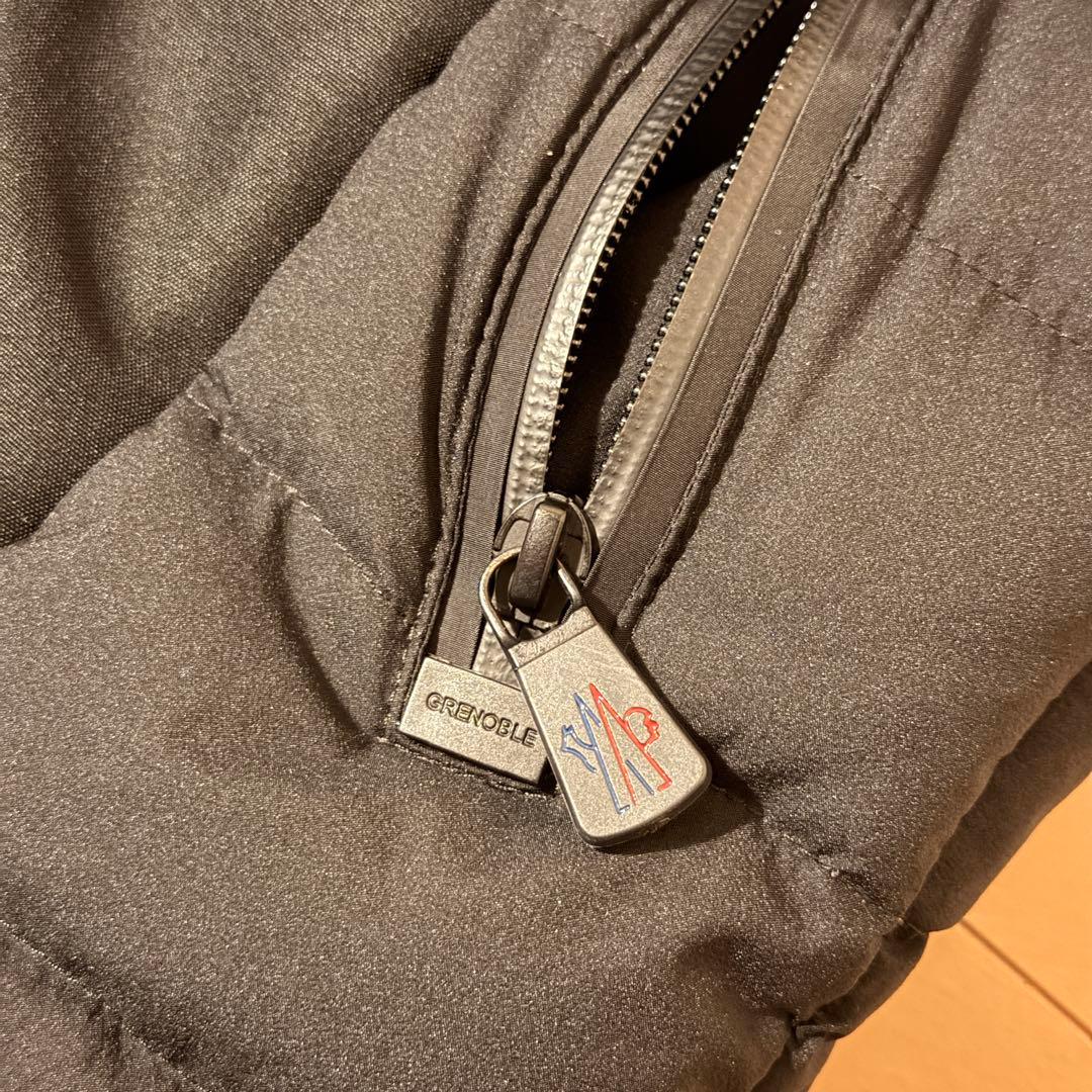 MONCLER ブラック ダウンジャケットGRENOBLE BESSANS