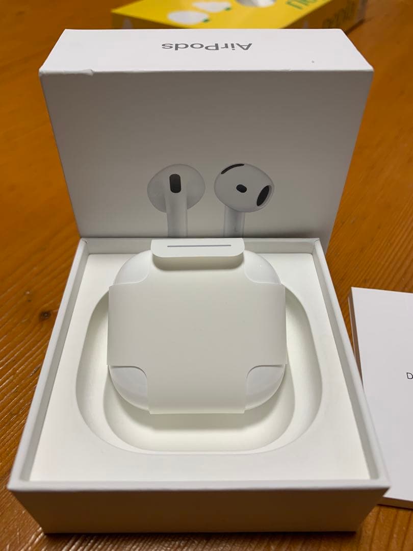 AirPods4本体 ホワイト 充電ケース付き