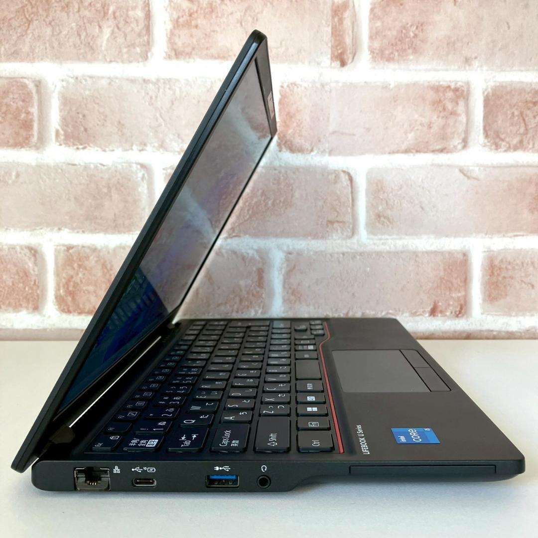 ★美品★ 2022年製 第12世代i5 超軽量934g フルHD 富士通 378