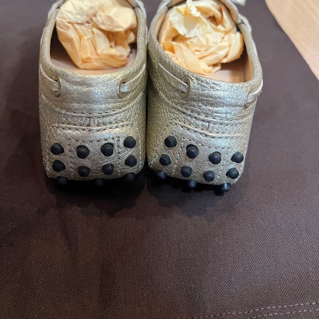 保存袋つき 美品！ TOD'S ゴールド ドライビングシューズ35.5