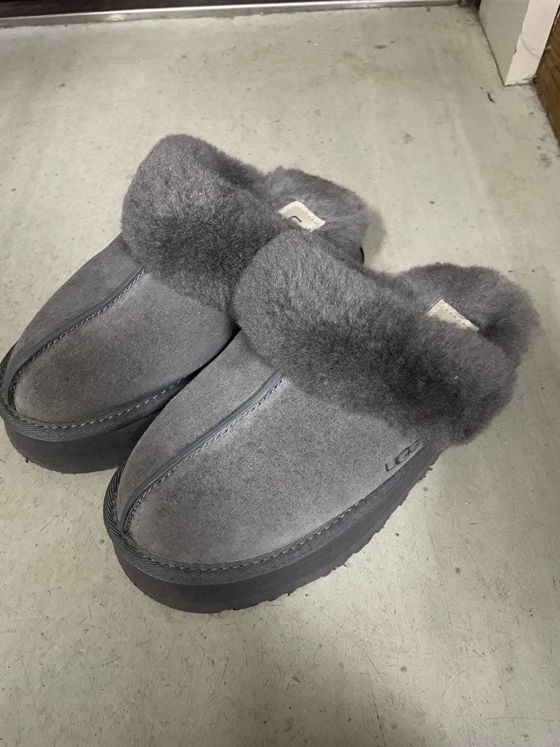 UGG ムートン　サンダル