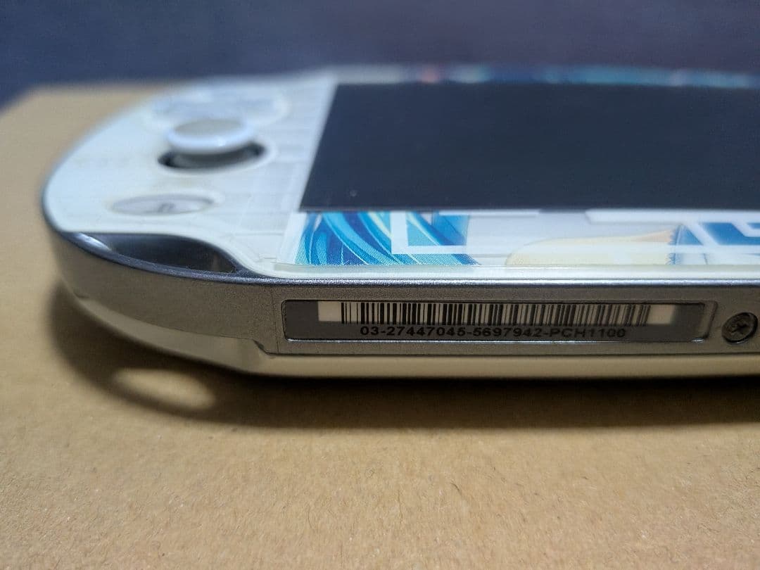 PSV クリスタル・ホワイト初音ミク本体のみ·8GBメモカ·追加セット