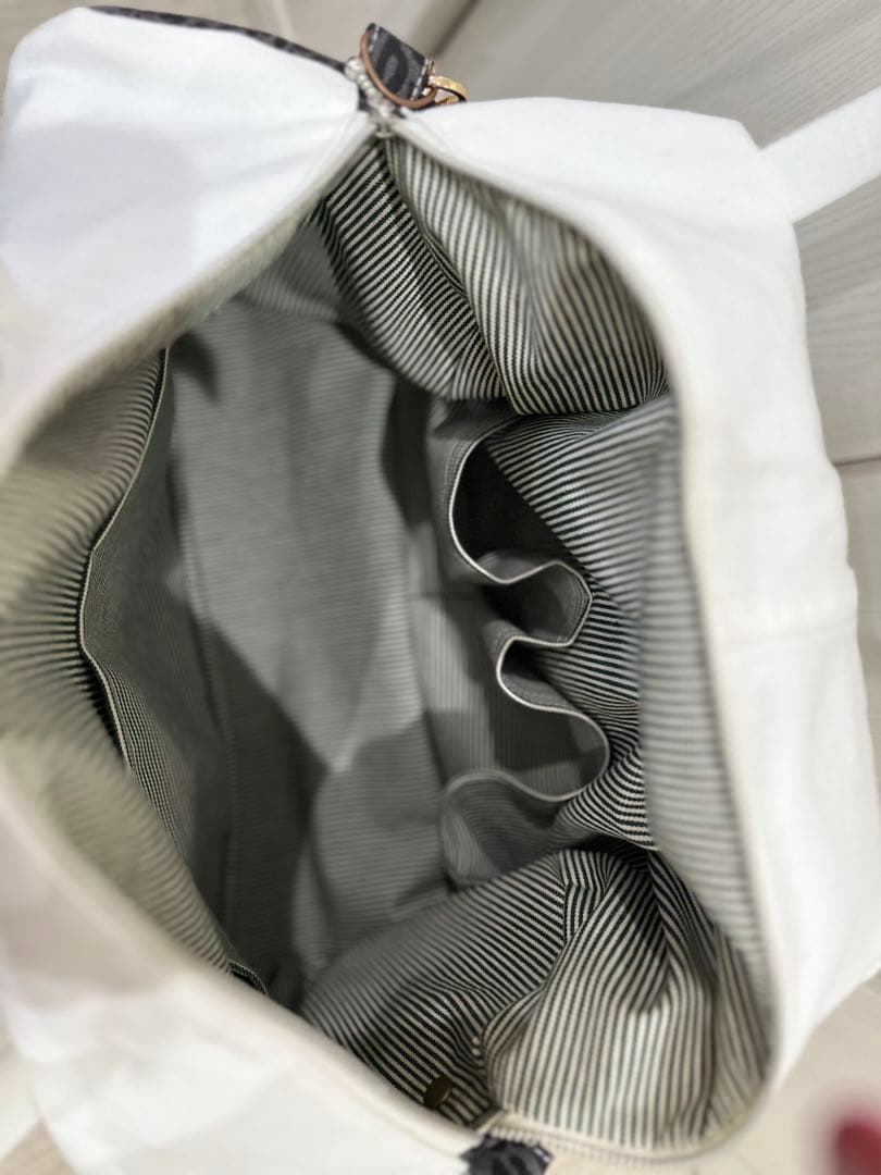 トラベルボストンバック　スポーツ、白色、デニムリメイクバック、パッチワークラグ