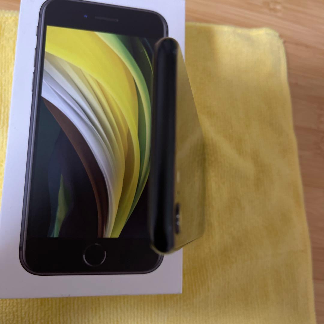 か*ん様 iPhone SE (第2世代) 本体 バッテリー最大容量86% 　付