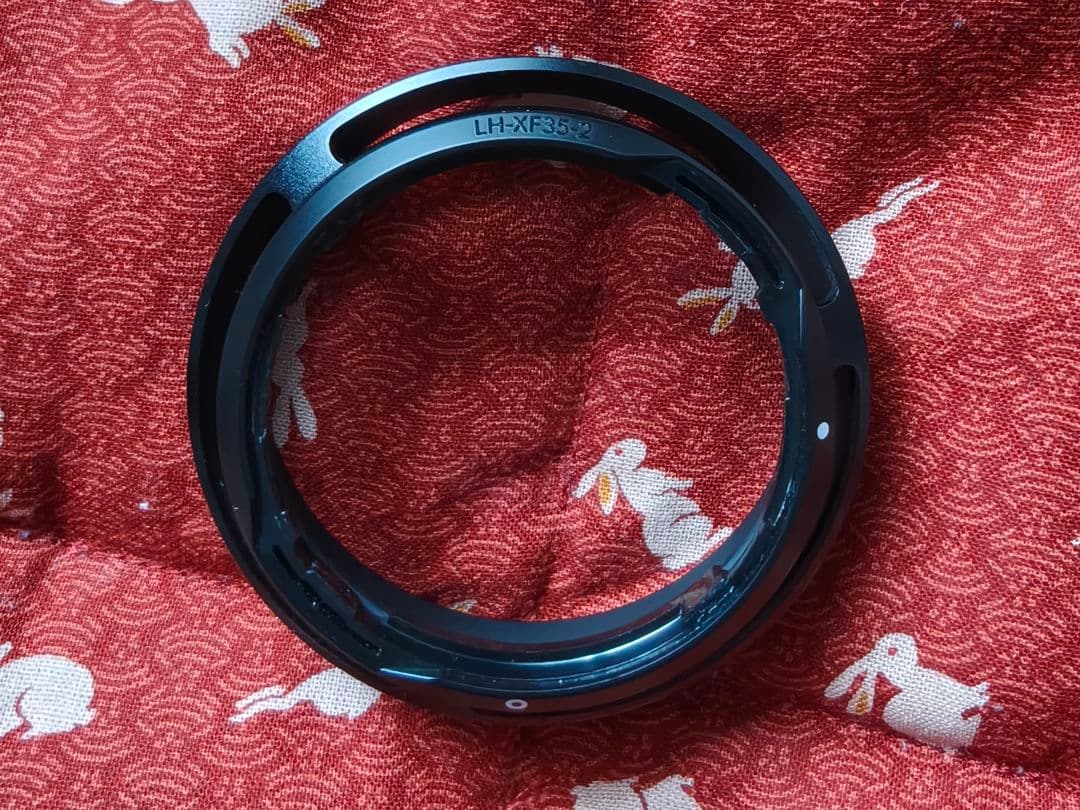 FUJIFILM XF35mm F2 R WR メタルフード、クロス付き