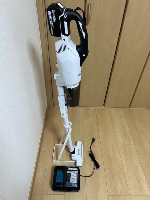 マキタ 充電式クリーナー CL286FDRFW 数回使用のみ 美品 正規店購入