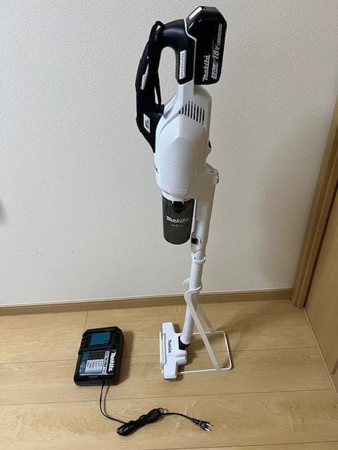 マキタ 充電式クリーナー CL286FDRFW 数回使用のみ 美品 正規店購入