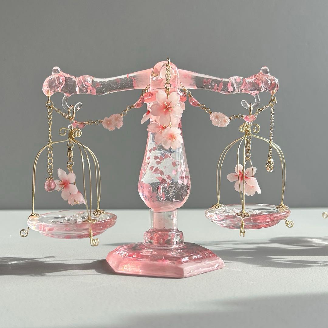 桜の天秤　　桜モチーフアクセサリー付き　水晶付　オブジェ　置物　さくら　桜