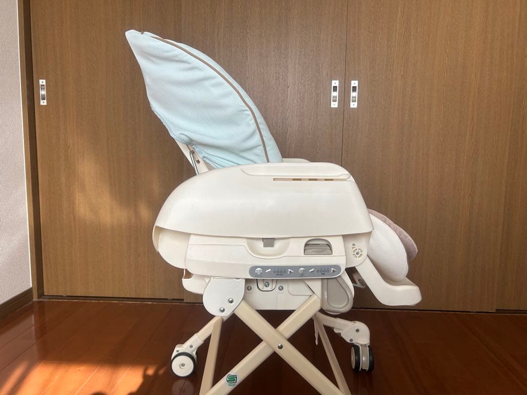 combi コンビ 電動 ネムリラ オートスウィング ハイローベッド チェア