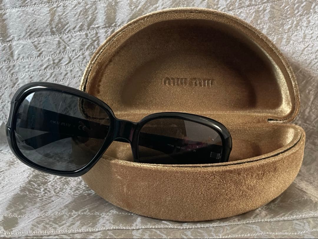 MIU MIU ミュウミュウ サングラス ブラック