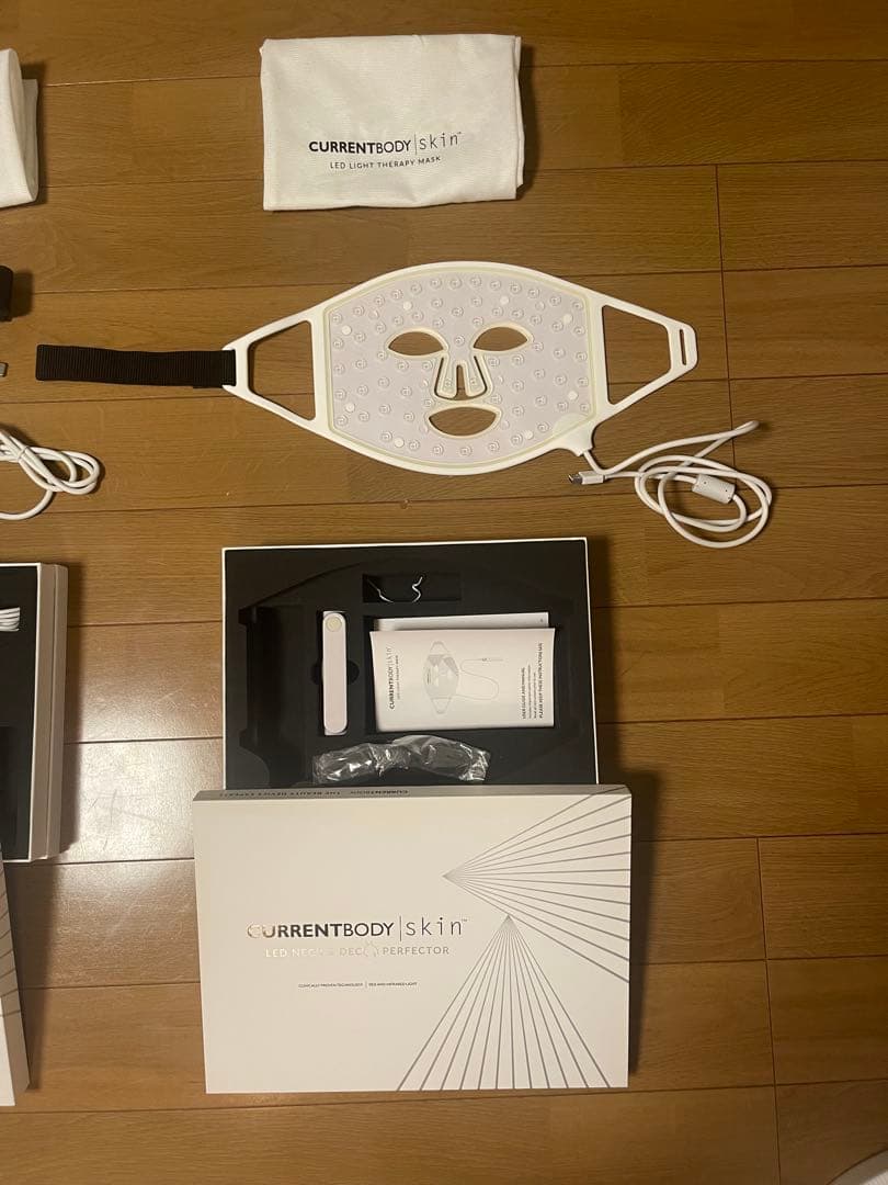 CurrentBody skin LEDライトセラピーマスク&ネック シリーズ1