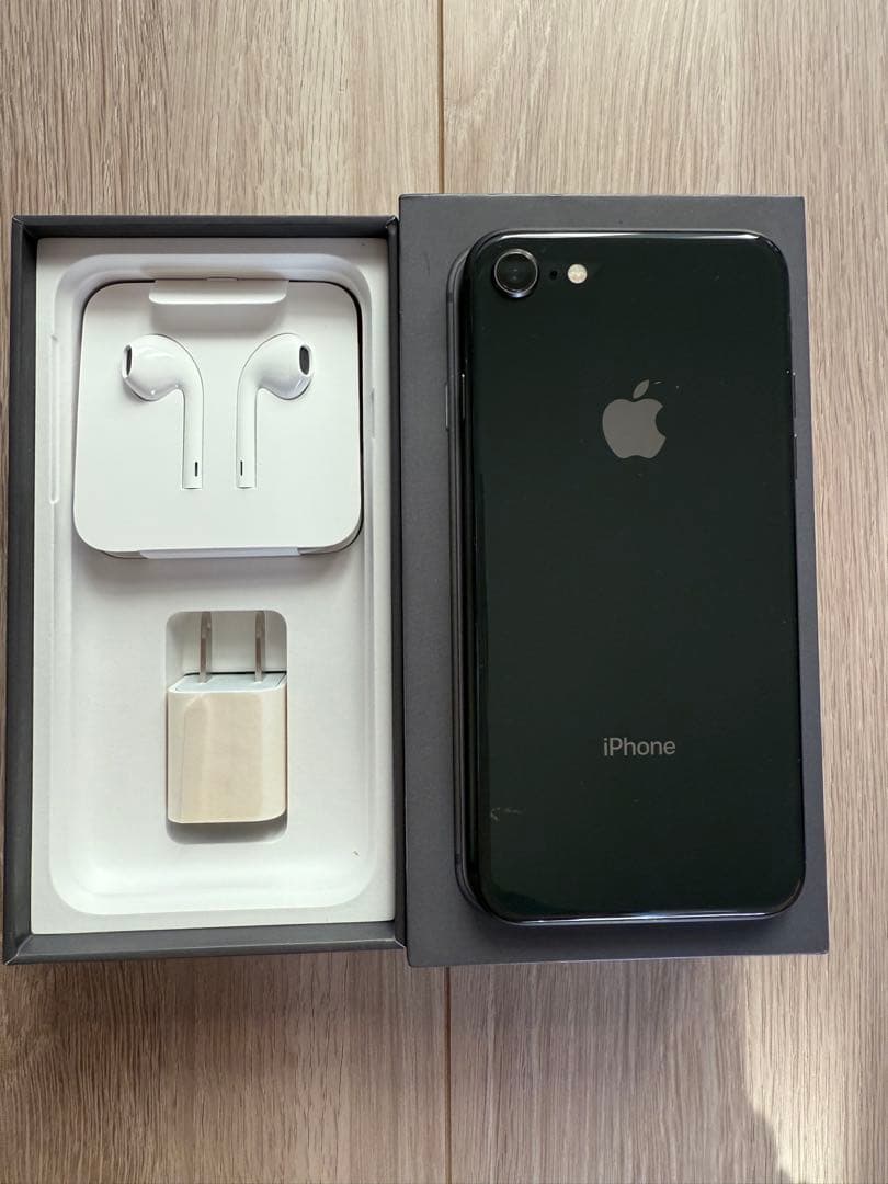 美品Apple iPhone 8スペースグレー　本体 付属品付き