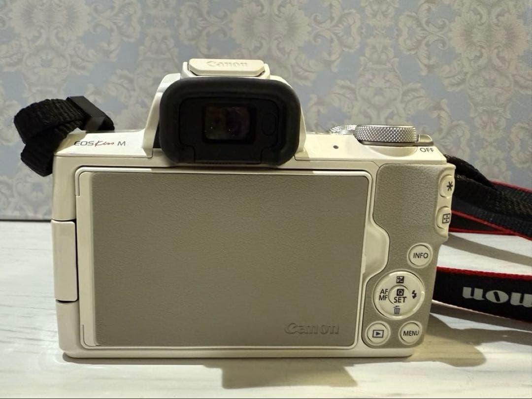 Canon EOS KissM ホワイト　望遠レンズ付き　美品（中古品）