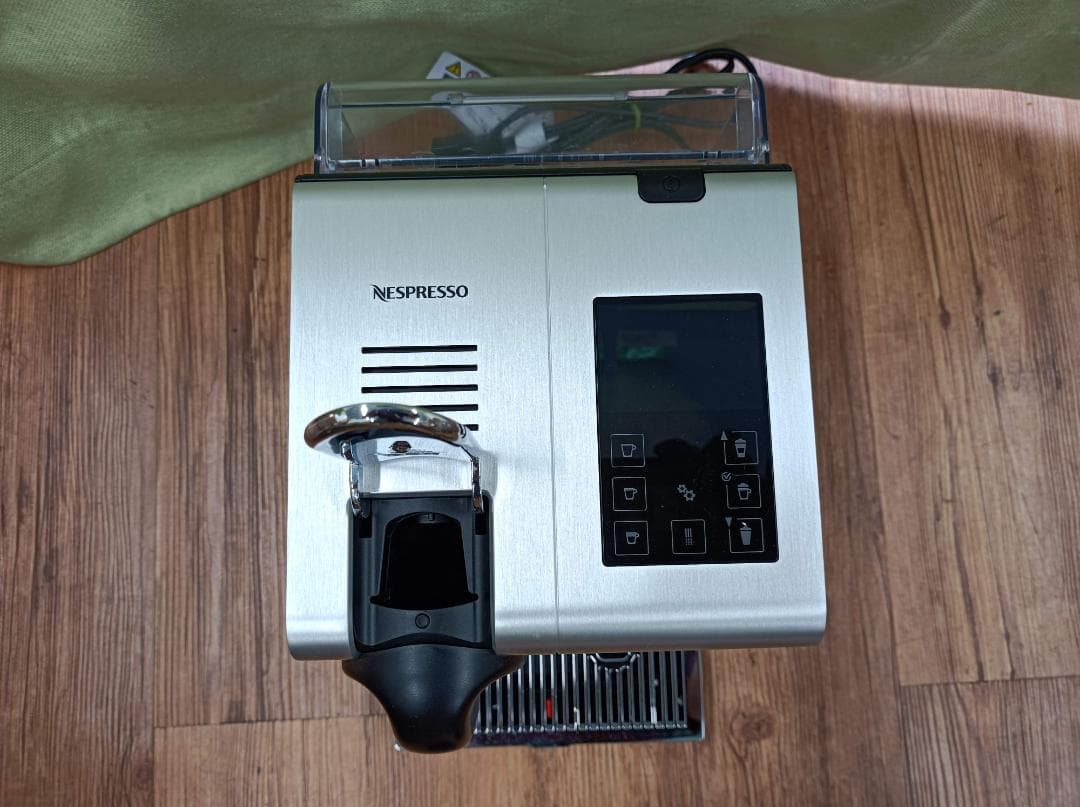 都《XXAXN》ネスプレッソ　プロ　コーヒーメーカーエスプレッソ　F456PR